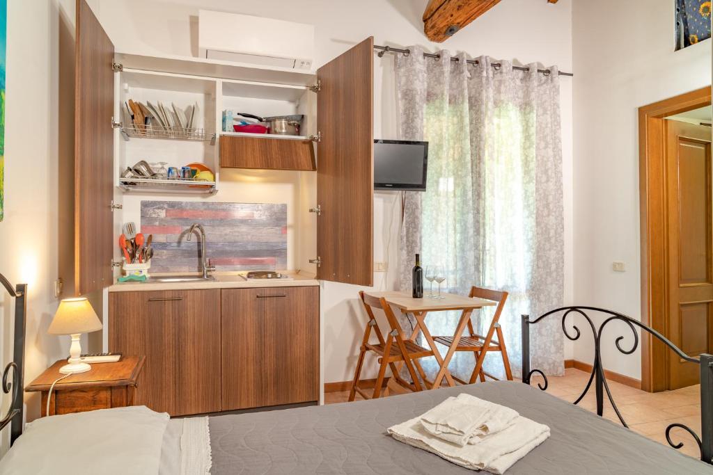 A kitchen or kitchenette at Agriturismo Al Girasole
