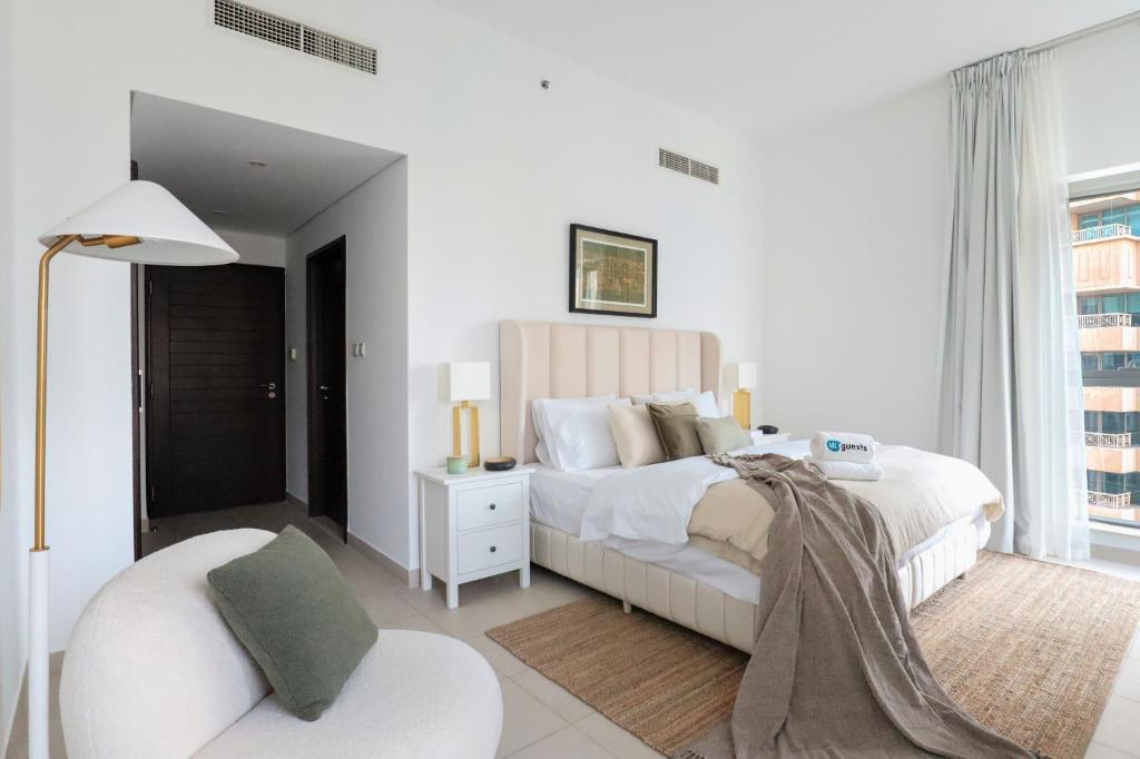 Postel nebo postele na pokoji v ubytování HiGuests - Amazing Apartment overlooking Burj Khalifa!