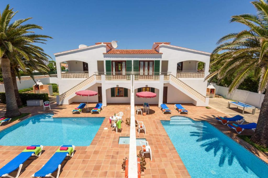 Bazén v ubytování Villa Imogen by Villa Plus nebo v jeho okolí