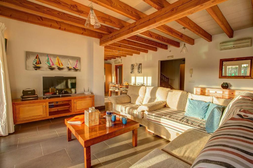 A television and/or entertainment centre at Villa Serena Forcat by Villa Plus