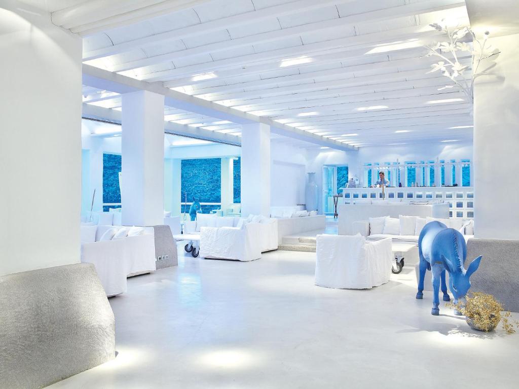 Posezení v ubytování Mykonos Blu, A Grecotel Resort to Live