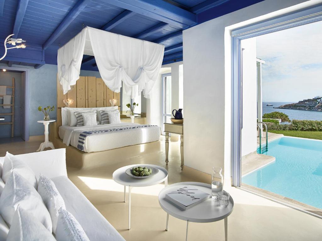 Bazén v ubytování Mykonos Blu, A Grecotel Resort to Live nebo v jeho okolí