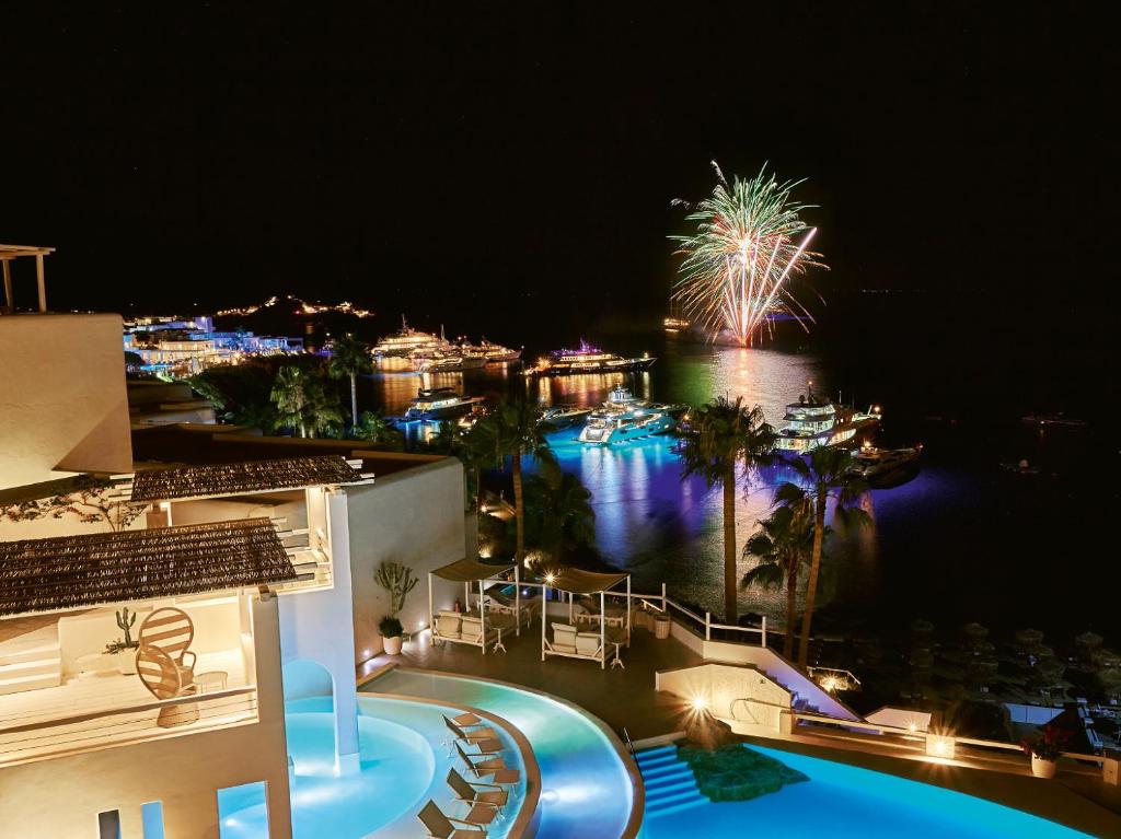 Bazén v ubytování Mykonos Blu, A Grecotel Resort to Live nebo v jeho okolí