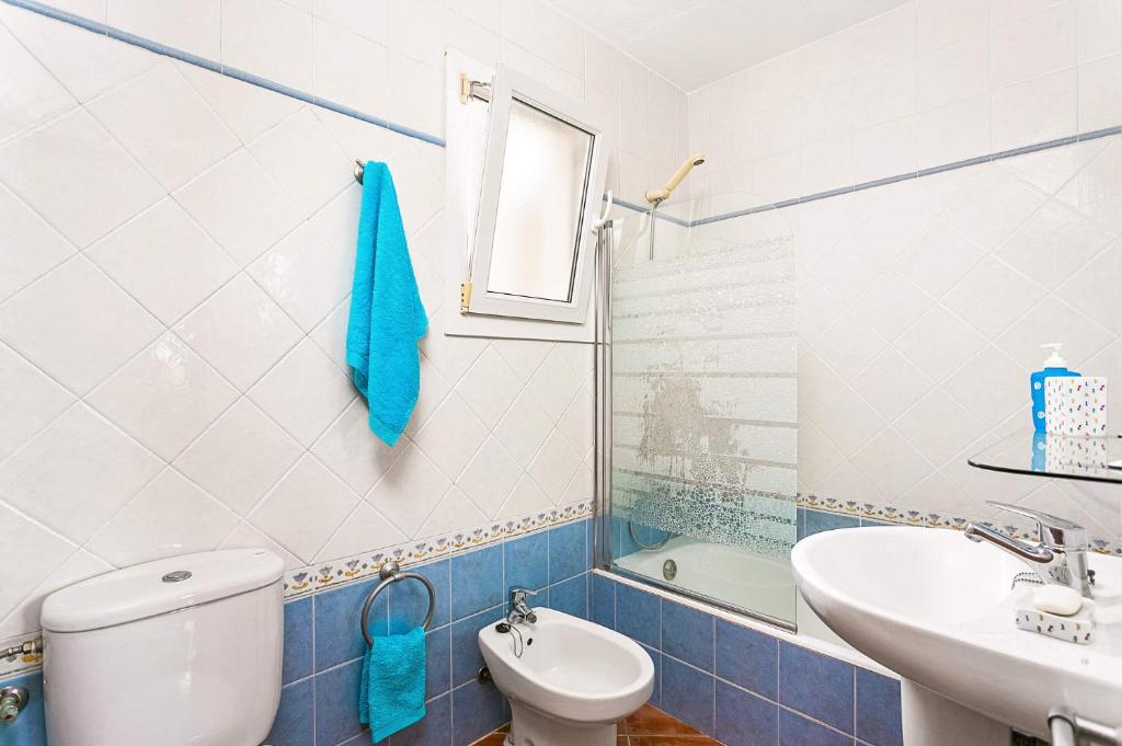 A bathroom at Villa Beltran by Villa Plus