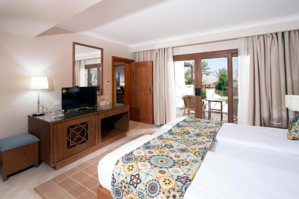 Postel nebo postele na pokoji v ubytování Swiss Inn Resort Dahab