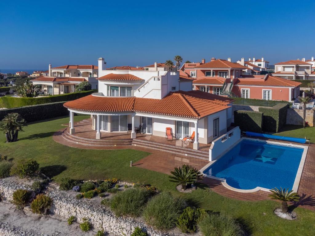 Bazén v ubytování Deslumbrante Villa do Lago nebo v jeho okolí