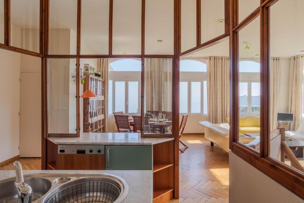 Posedenie v ubytovaní L'Ambassadeur - Magnifique appartement dans l'ancien hôtel Ar Vro