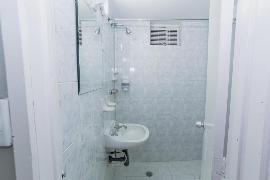 Koupelna v ubytování ApartaSuites & Hotel Bogota Teusaquillo