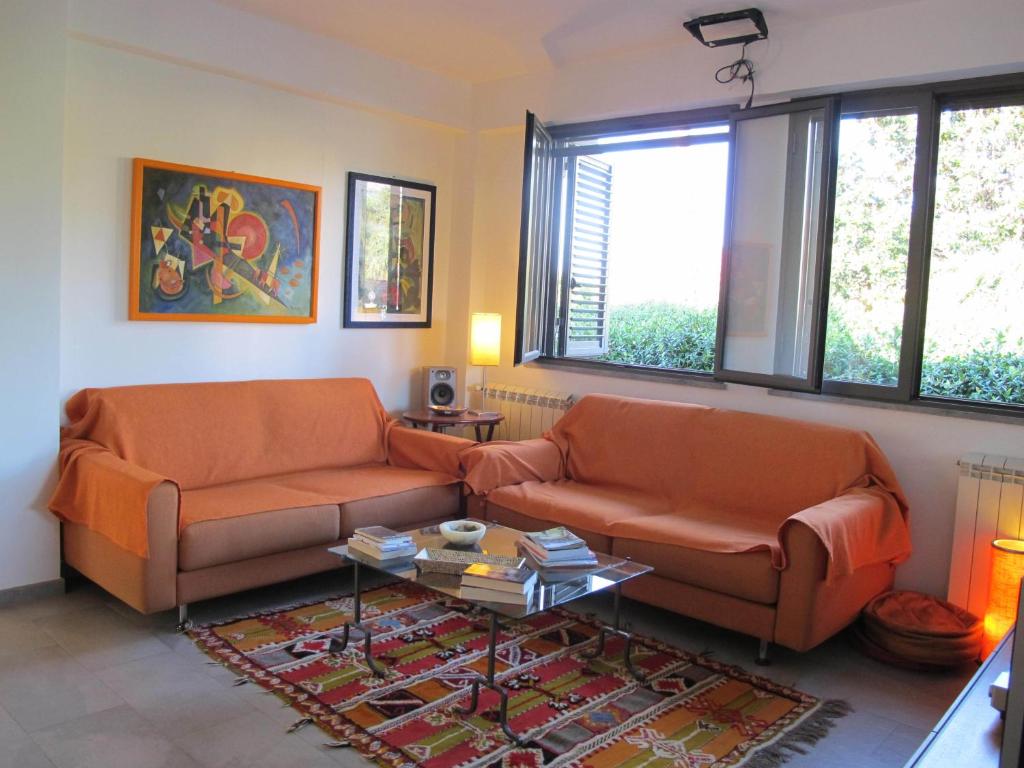 A seating area at Villa Le Lanterne Pool & Relax