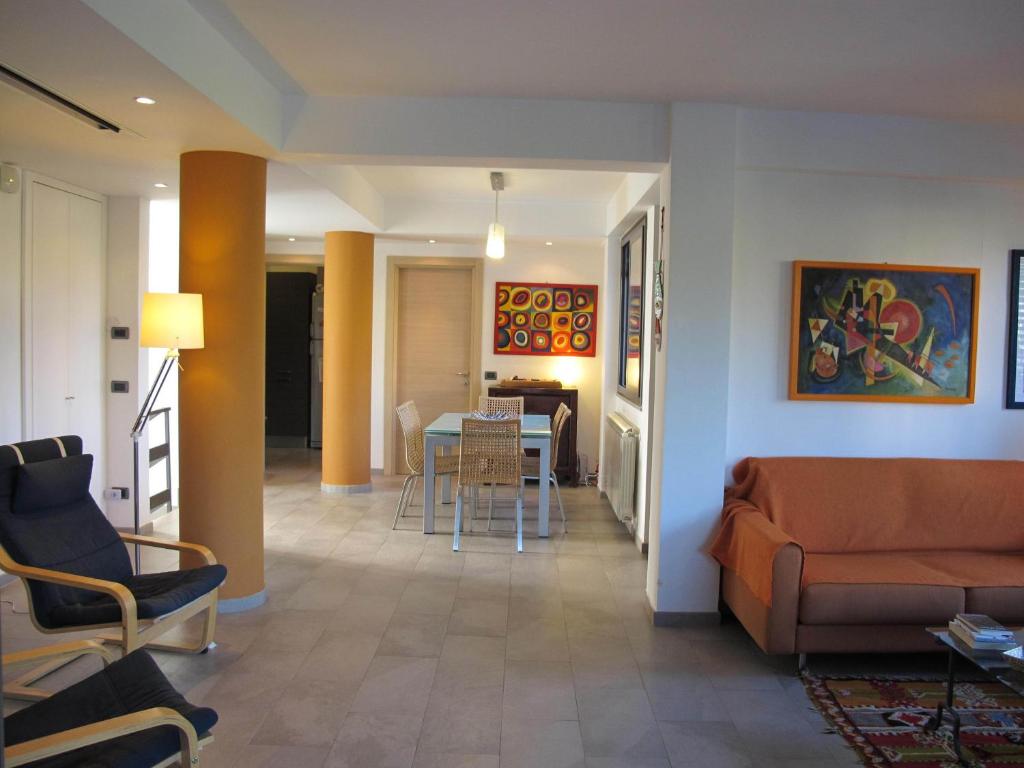 A seating area at Villa Le Lanterne Pool & Relax