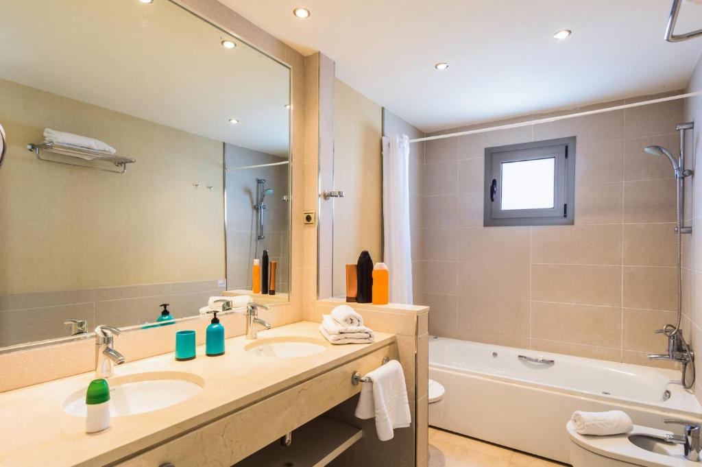 A bathroom at Villa Sirena by Villa Plus