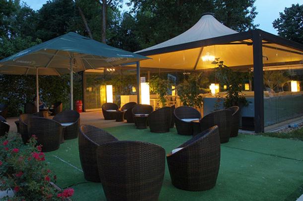 Zahrada ubytování Hotel Sara