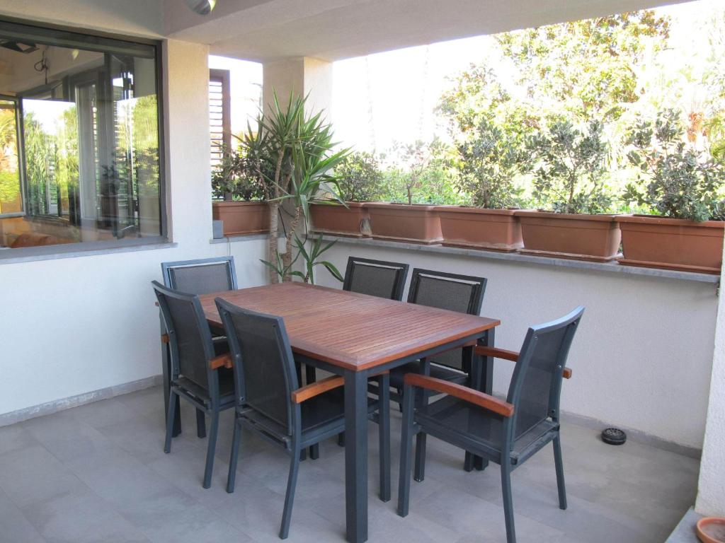 A balcony or terrace at Villa Le Lanterne Pool & Relax