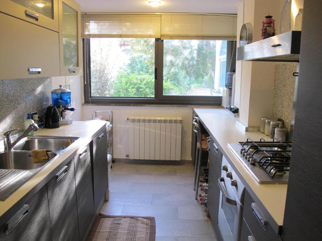A kitchen or kitchenette at Villa Le Lanterne Pool & Relax