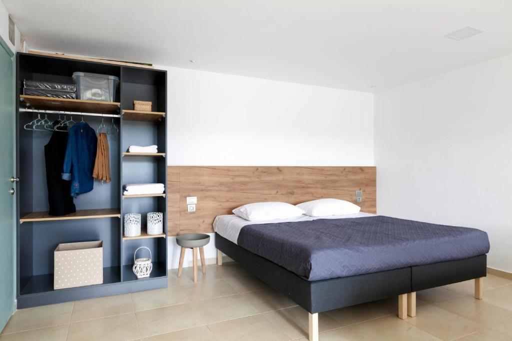 a bedroom with a bed and a closet at Livingfy Apt with mountain view & garden in Vamos