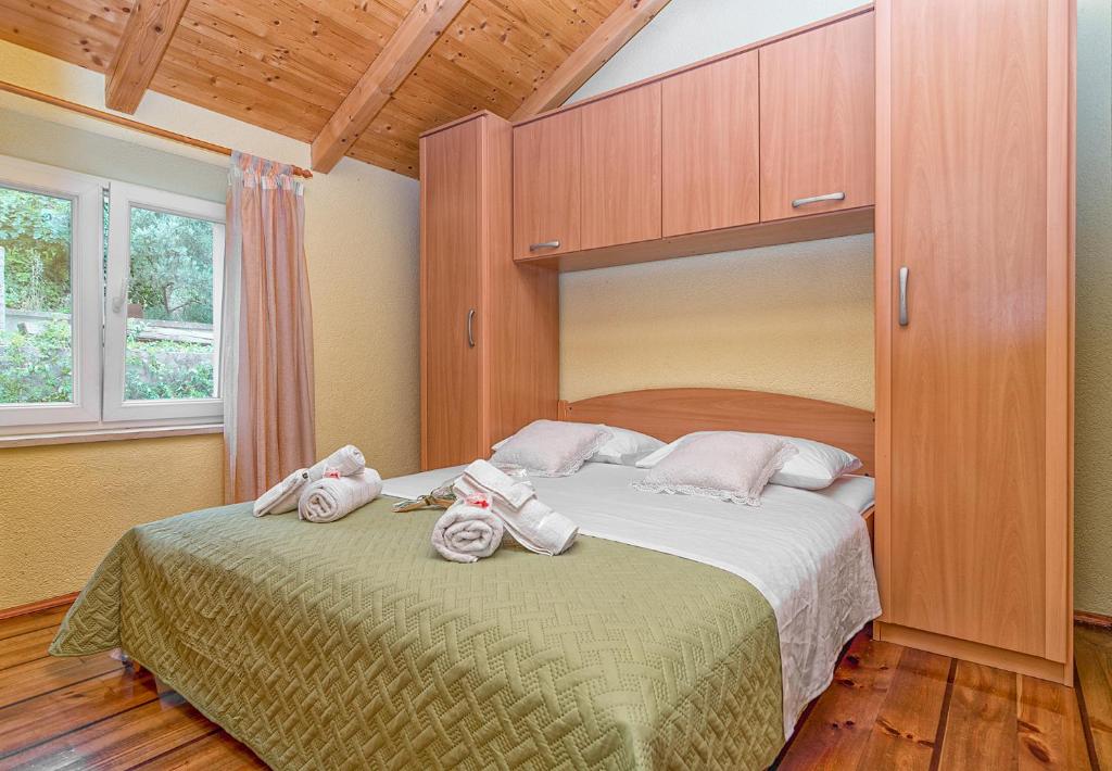 a bedroom with a bed with towels on it at Sea Pearl in Maslinica