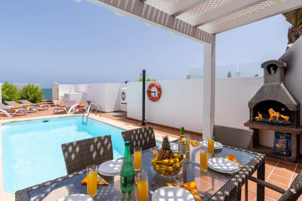 The swimming pool at or close to Villa Buena Vista by Villa Plus