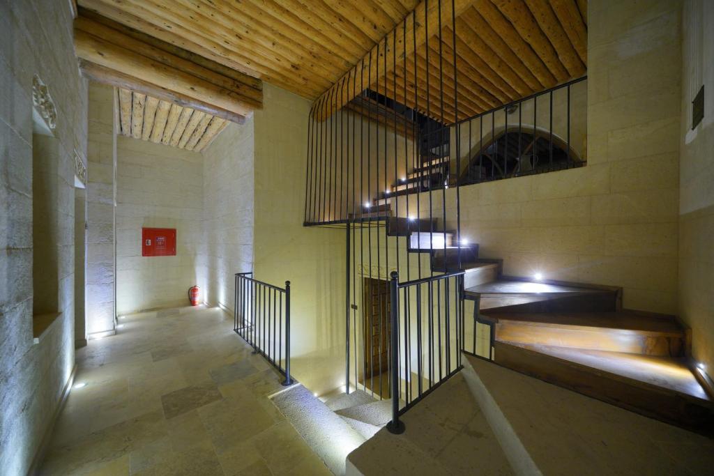 Postel nebo postele na pokoji v ubytování Kappadoks Cave Hotel
