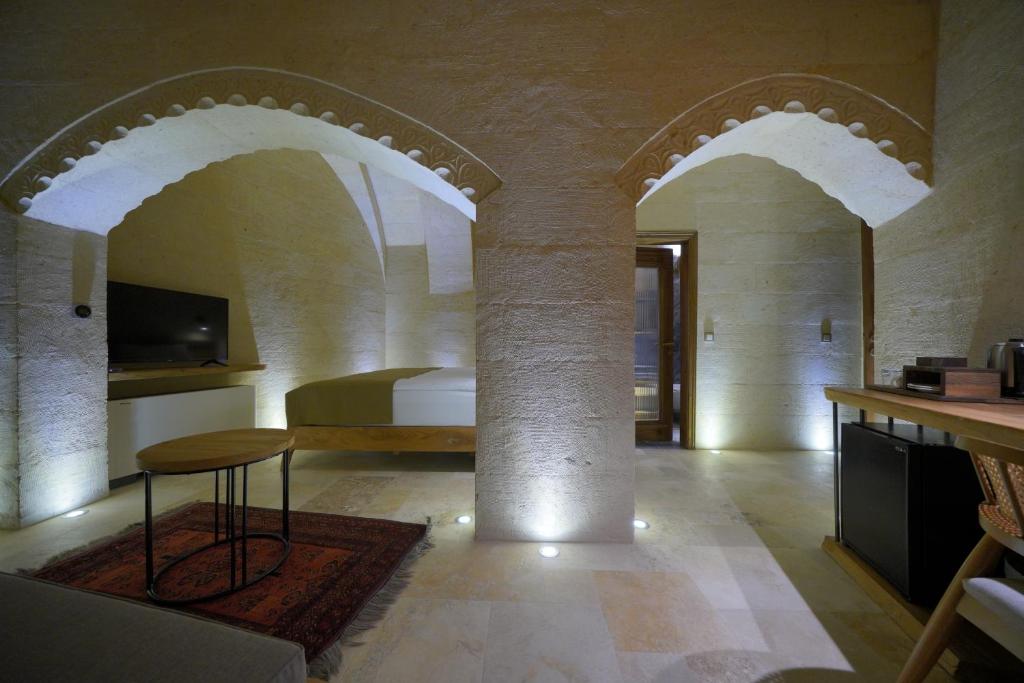 TV a/nebo společenská místnost v ubytování Kappadoks Cave Hotel