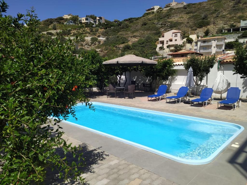 Bazén v ubytovaní Orama Apartments - Vacations Next to the Sea alebo v jeho blízkosti