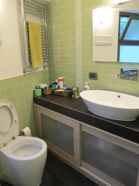 A bathroom at Villa Le Lanterne Pool & Relax