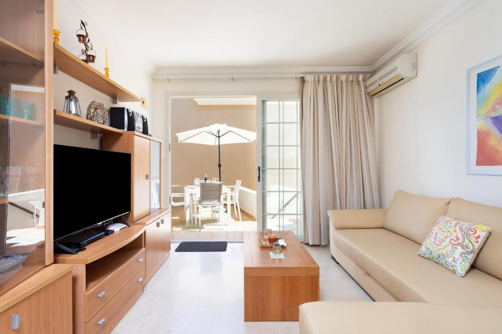TV a/nebo společenská místnost v ubytování Apartment El Faro