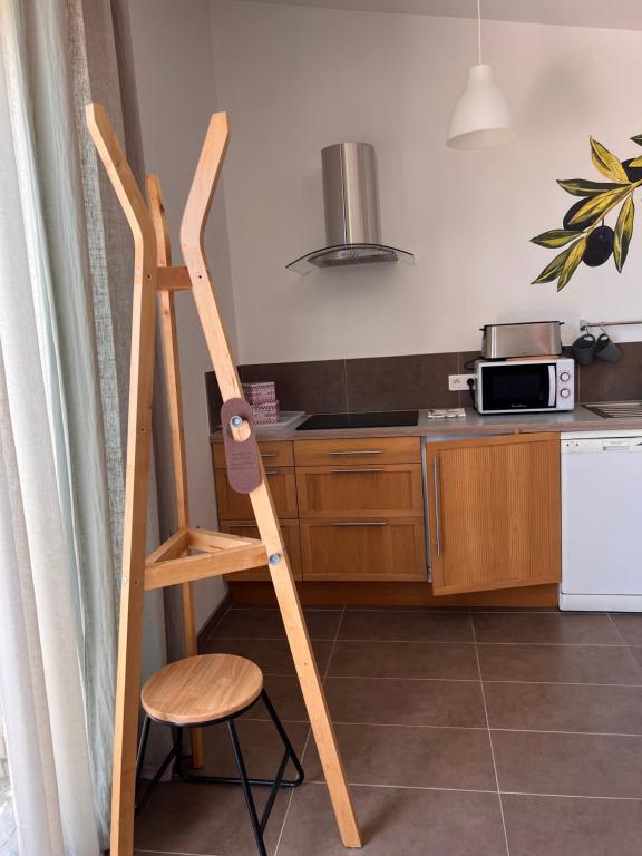 Kuchyň nebo kuchyňský kout v ubytování Adorable Gîte (10mn Uzès)