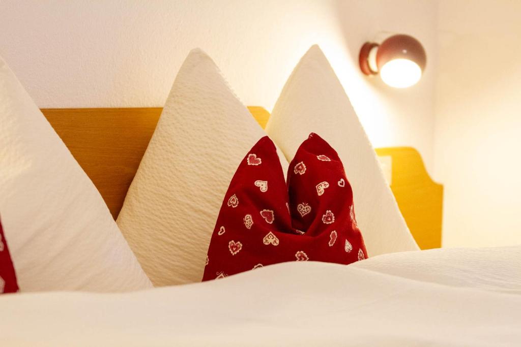 Posteľ alebo postele v izbe v ubytovaní Haus Lohengrin Ferienwohnung 2