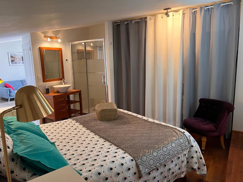 Postel nebo postele na pokoji v ubytování Adorable Gîte (10mn Uzès)