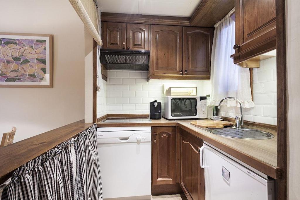 Kuchyň nebo kuchyňský kout v ubytování Luderna - Apartamento Tanau A2 Esquirós 2