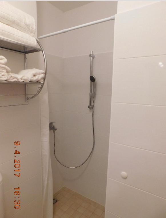 Koupelna v ubytování Apartmani ljuta naranča