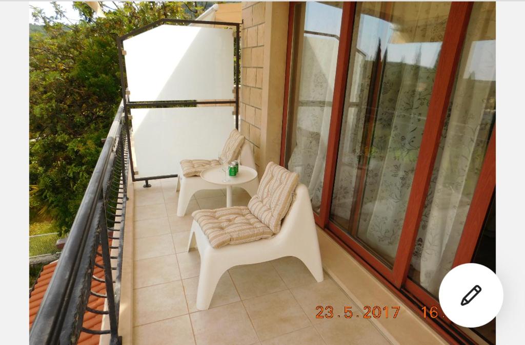 Balkón nebo terasa v ubytování Apartmani ljuta naranča