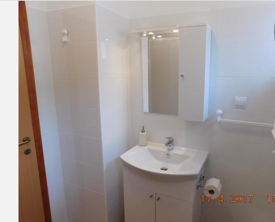 Koupelna v ubytování Apartmani ljuta naranča
