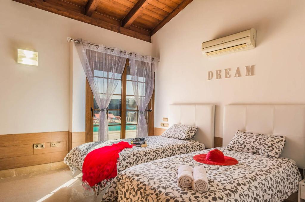 Postel nebo postele na pokoji v ubytování Villa Simona by Villa Plus