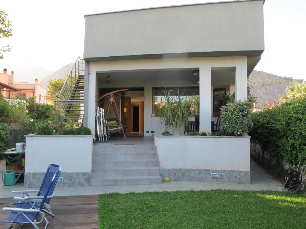 A garden outside Villa Le Lanterne Pool & Relax