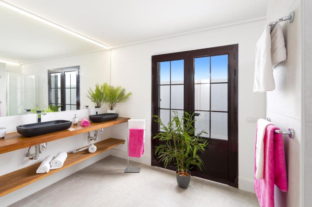 A bathroom at Villa JJ Beach by Villa Plus