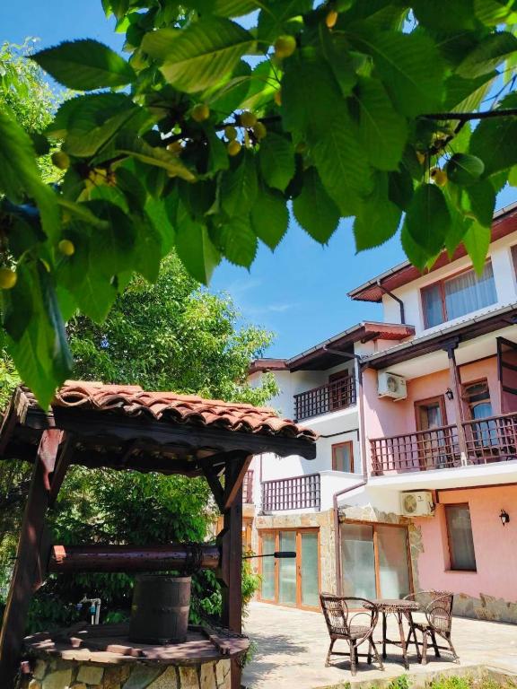 Семеен хотел Свети Георги - Housity