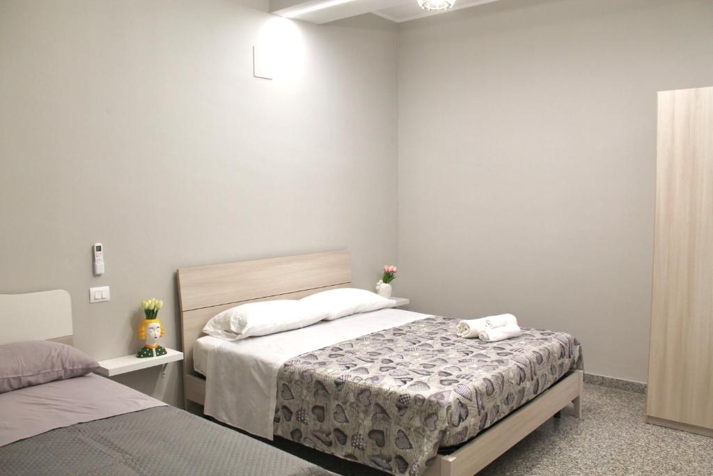Łóżko lub łóżka w pokoju w obiekcie Charm Airport