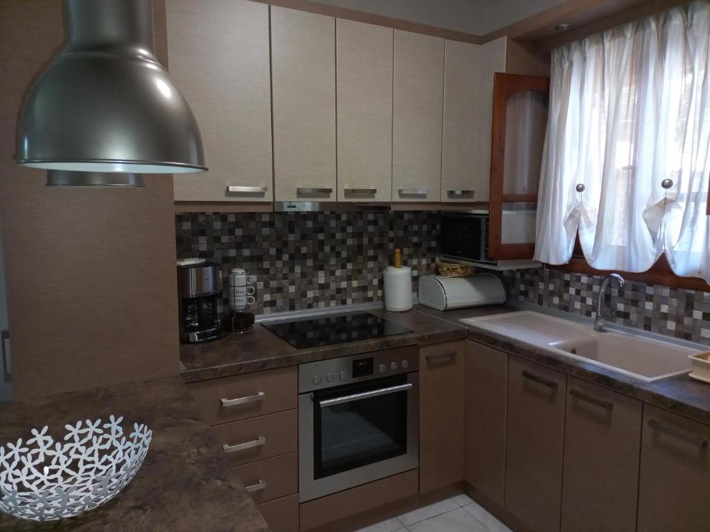 Kuchyňa alebo kuchynka v ubytovaní Vourvourou Antonis House