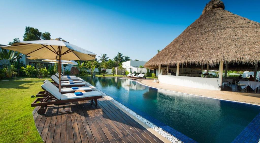 Bazén v ubytování Navutu Dreams Resort & Wellness Retreat nebo v jeho okolí