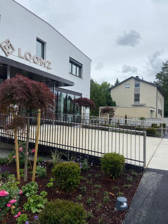 LOOMZ living Self-check-in - Resim 2