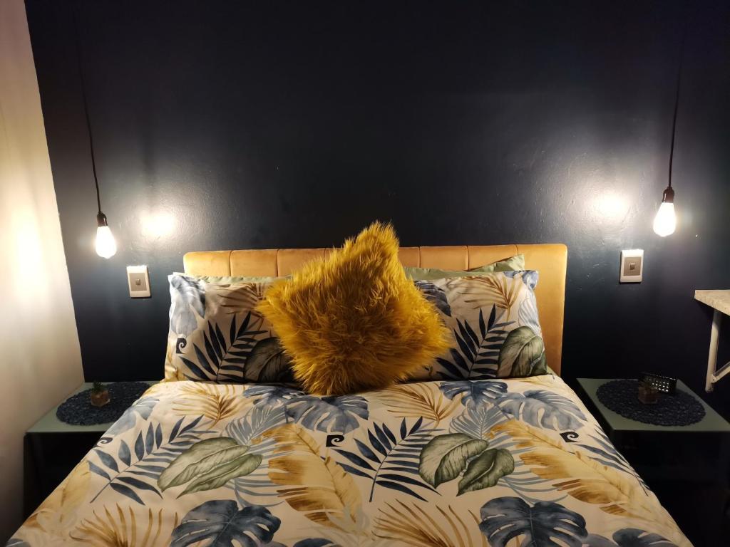 Tempat tidur dalam kamar di Dreamers nest