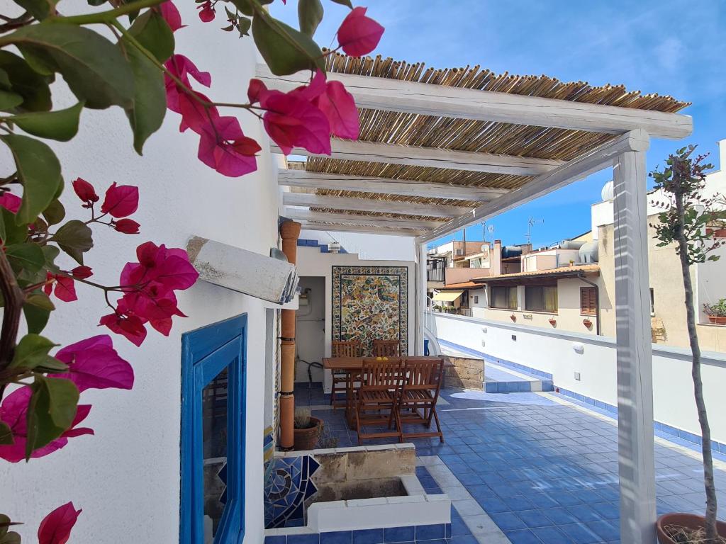 A balcony or terrace at casa sul mare