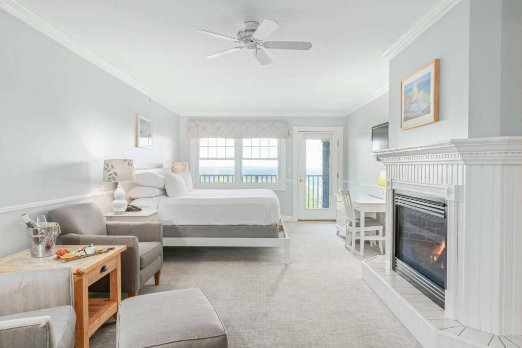 The Inn at Ocean's Edge - King Room With Balcony