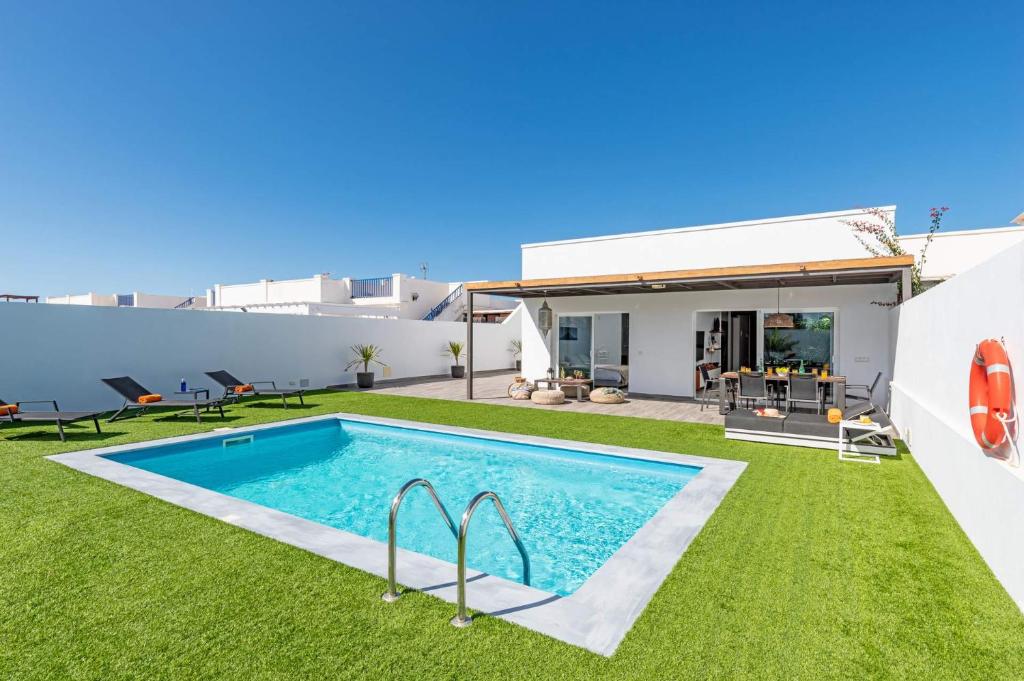 Bazén v ubytování Villa Natalia by Villa Plus nebo v jeho okolí