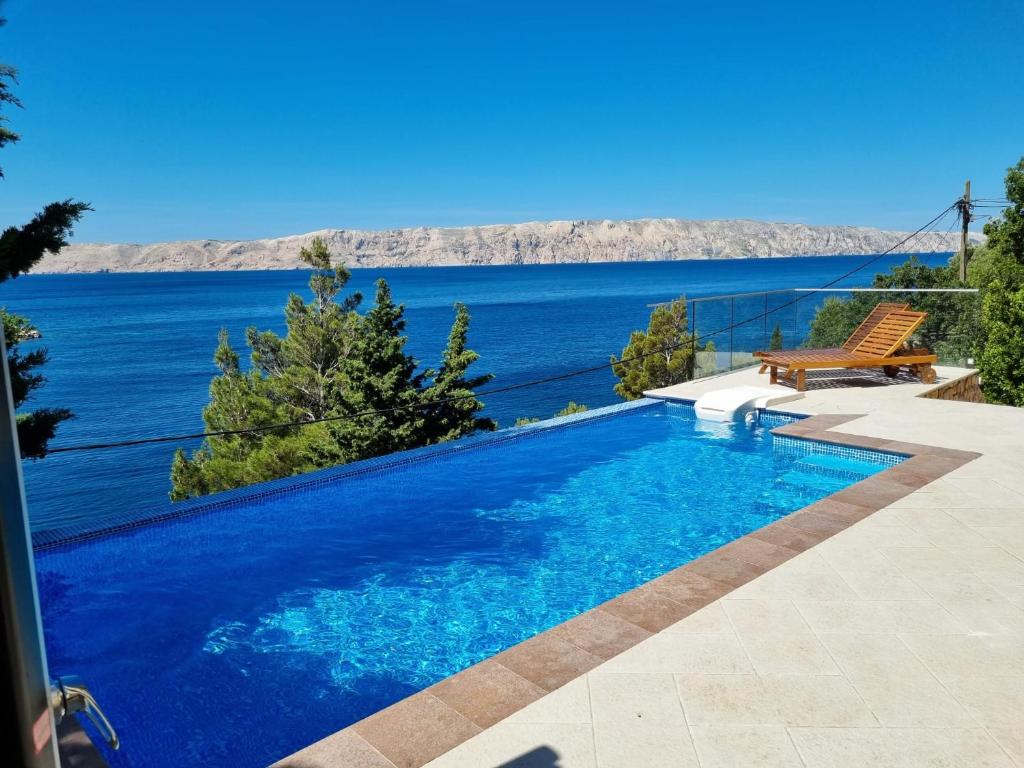 Bazén v ubytování Villa Relax , with seaview and two pools near beach nebo v jeho okolí