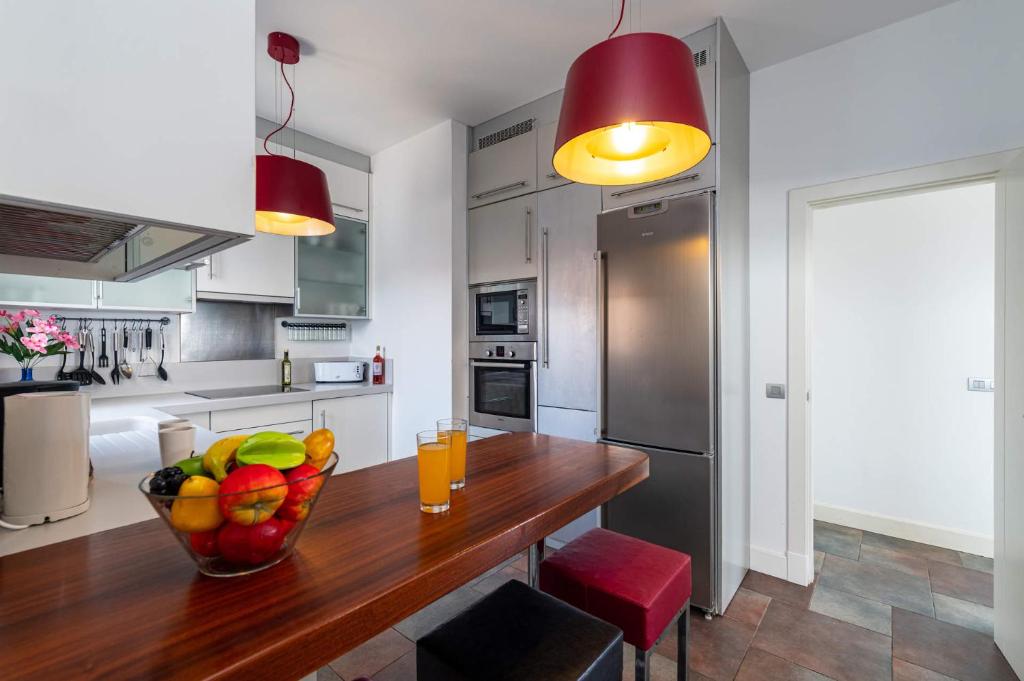 A kitchen or kitchenette at Villa Inma Calero by Villa Plus