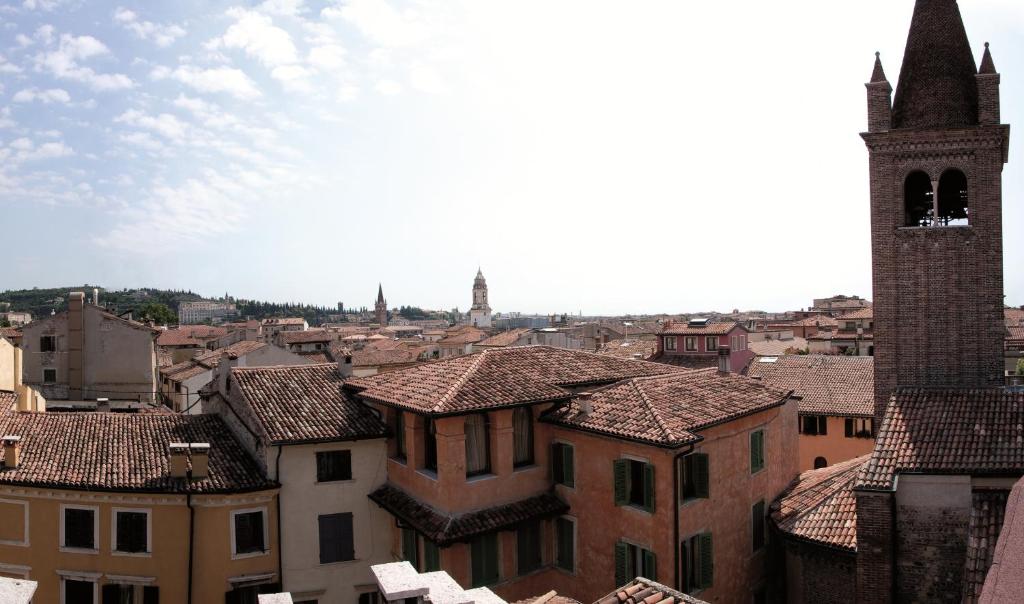 Nespecifikovaný výhled na destinaci Verona nebo výhled na město při pohledu z hotelu