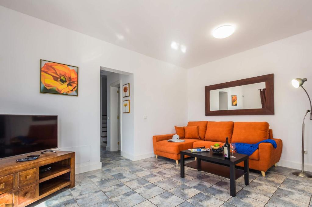 Televízia a/alebo spoločenská miestnosť v ubytovaní Villa Natacha by Villa Plus