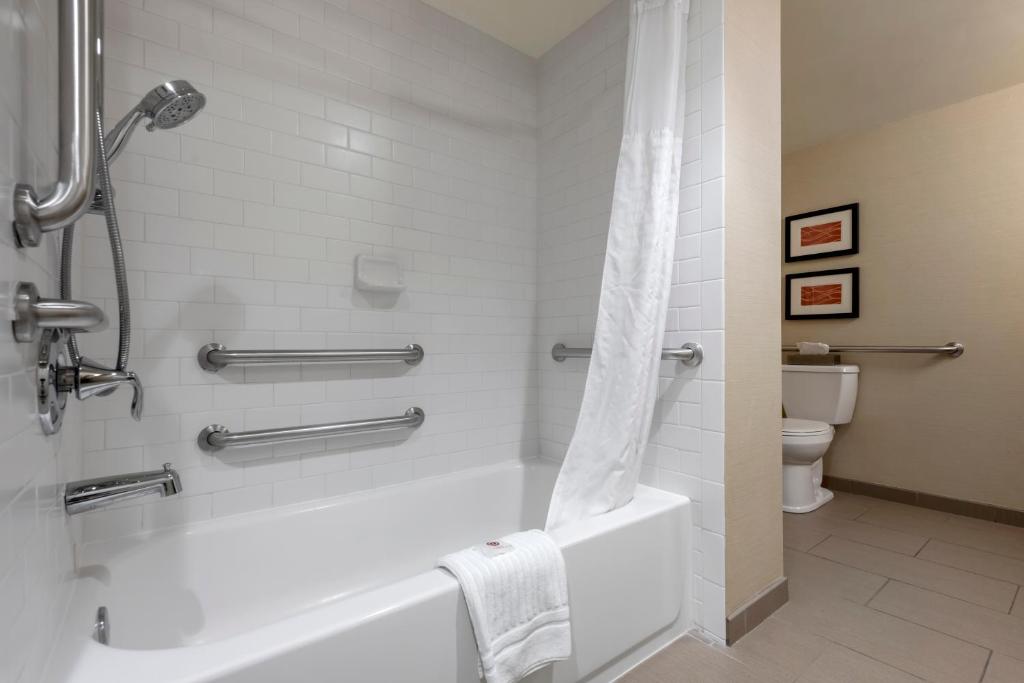 Comfort Inn The Pointe - 